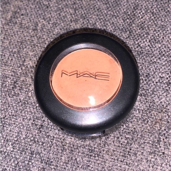 MAC Cosmetics Soft Brown Matte Eyeshadow - Picture 1 of 5